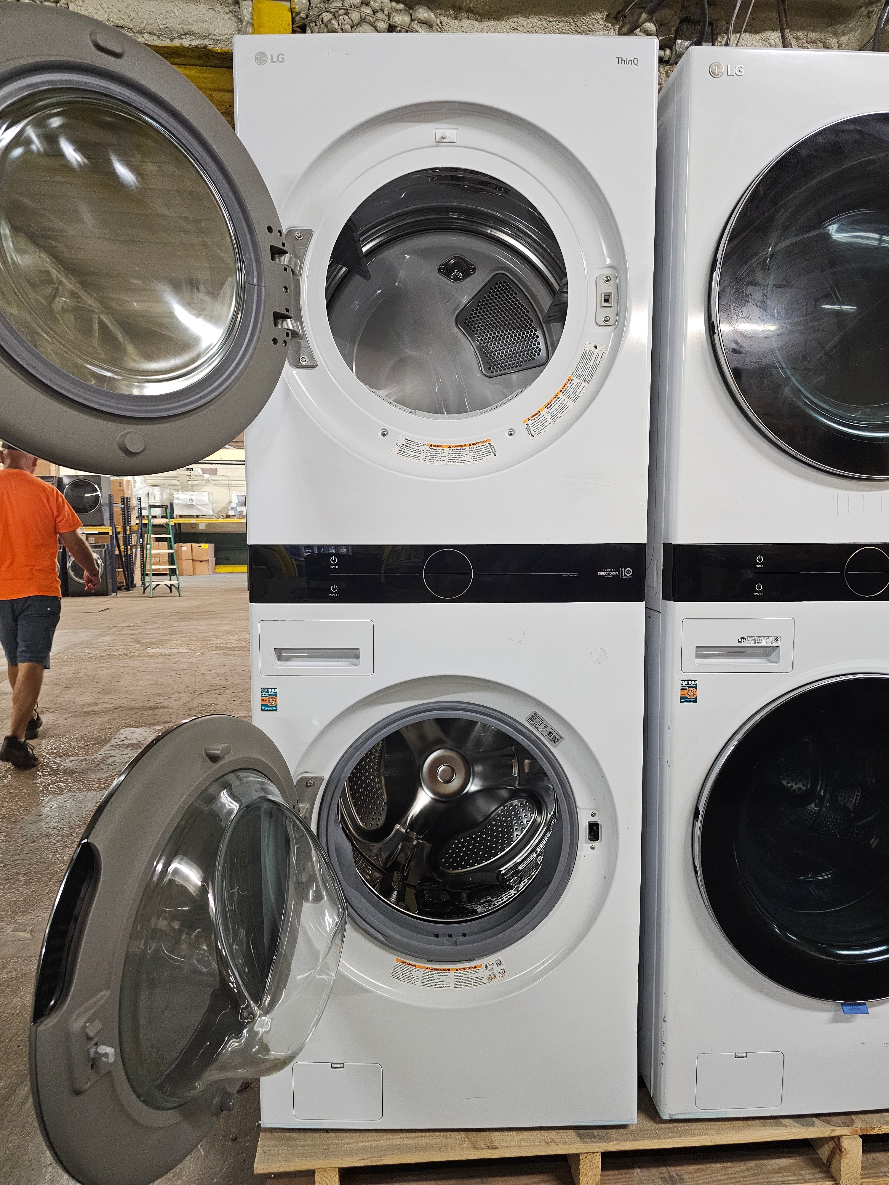 LG WashTower Stacked SMART Laundry Center 4.5 Cu.Ft. Front Load Washer & 7.4 Cu.Ft. Gas Dryer in White w/ Steam